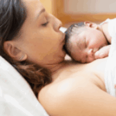Montessori et bébé : une autre façon d’accueillir bébé